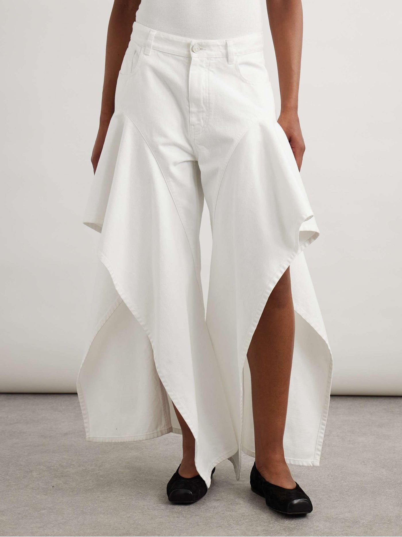 Ruffled Mid-Rise Wide-Leg Jeans