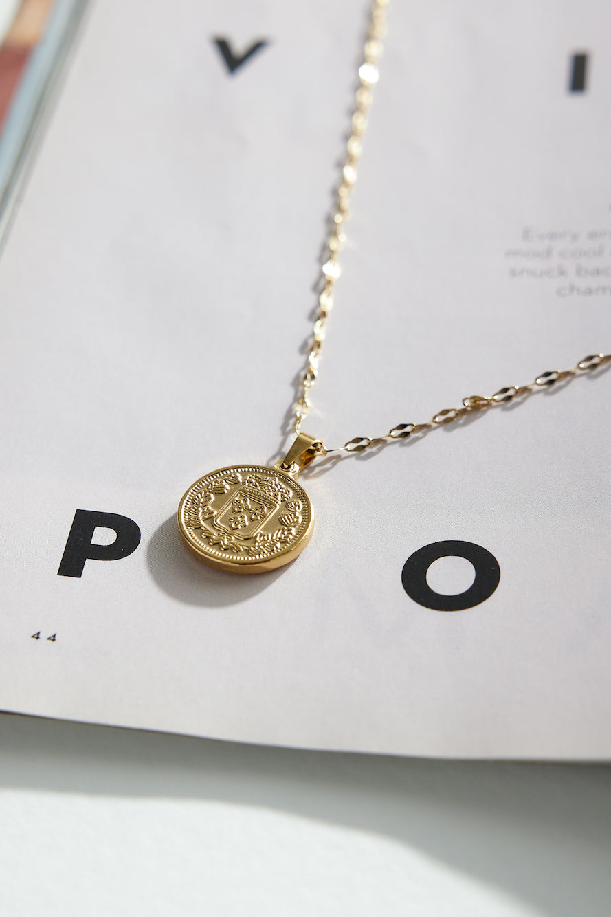 18K Gold Plated Standing Ovations Necklace